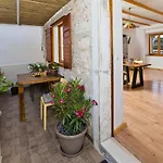 Sparrow Nest Hvar Хвар