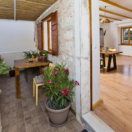 Sparrow Nest Hvar Хвар