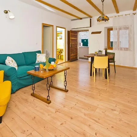 Апартаменти Sparrow Nest Hvar Хвар