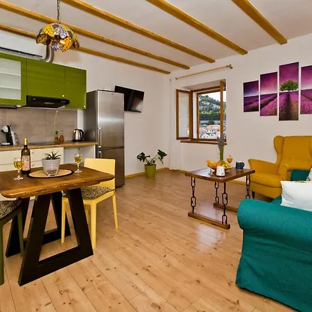 Апартаменти Sparrow Nest Hvar *