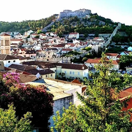 Апартаменти Sparrow Nest Hvar Хвар