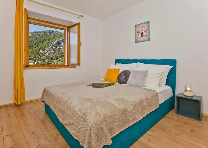 Sparrow Nest Hvar Apartment